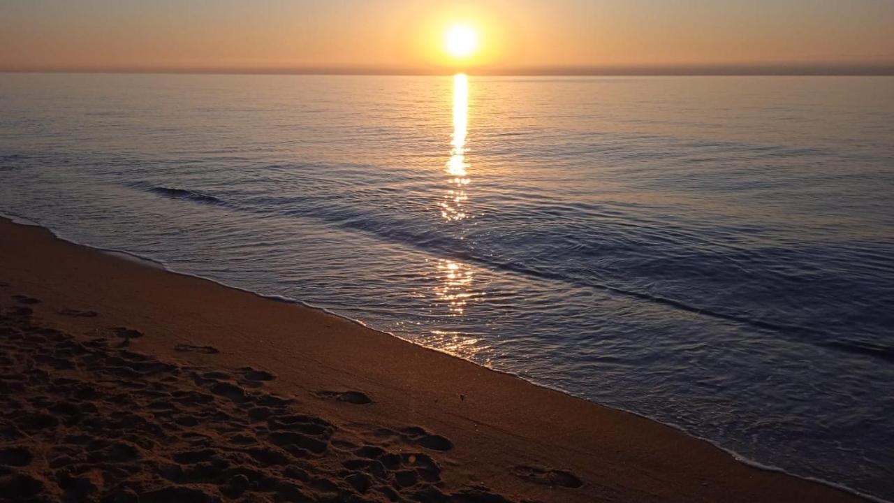 Encantador Apto En La Playa كوماروغا المظهر الخارجي الصورة