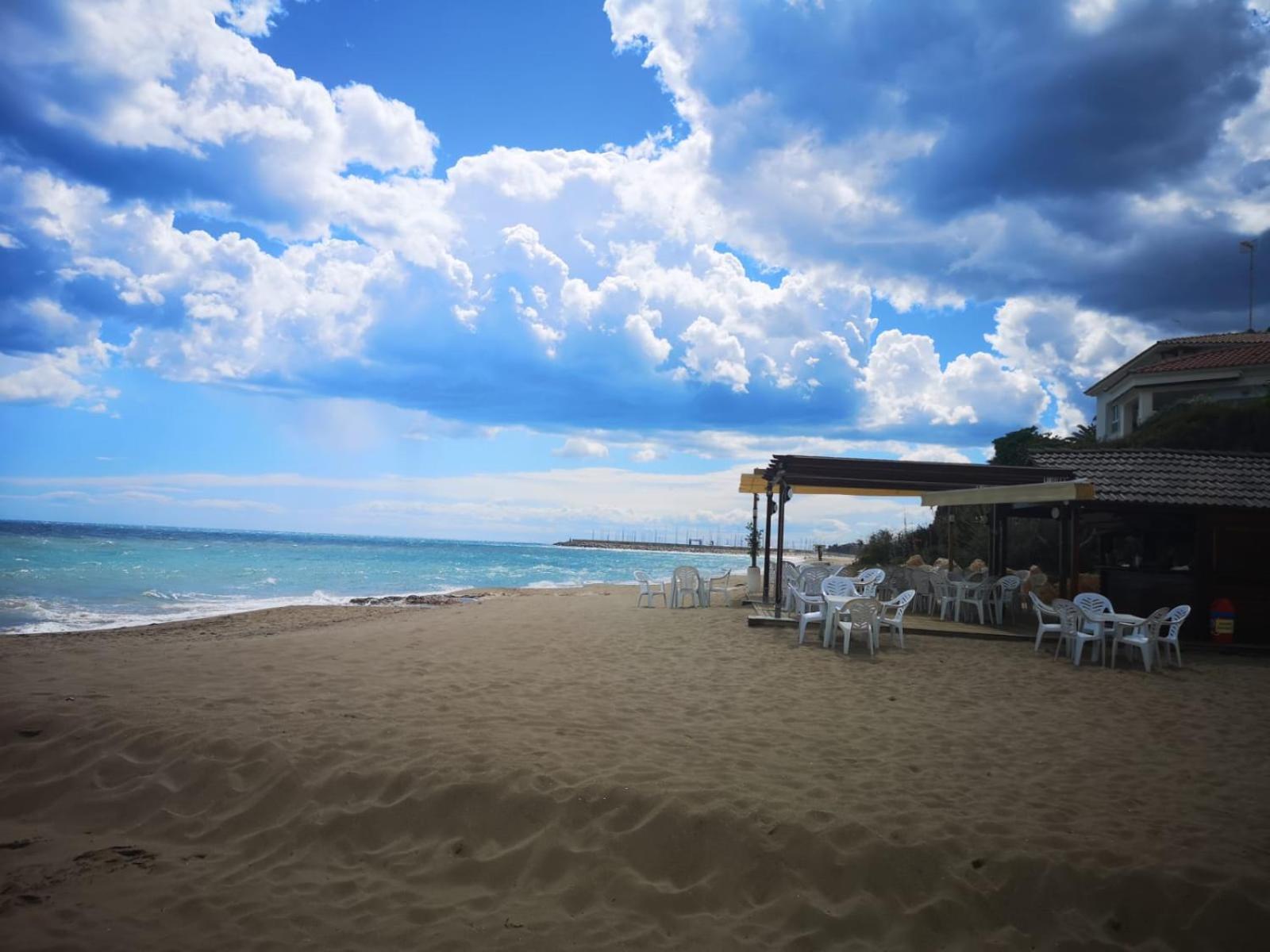 Encantador Apto En La Playa كوماروغا المظهر الخارجي الصورة